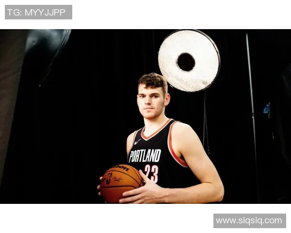 伍德在对阵开拓者的比赛中展现出色表现助力球队争胜